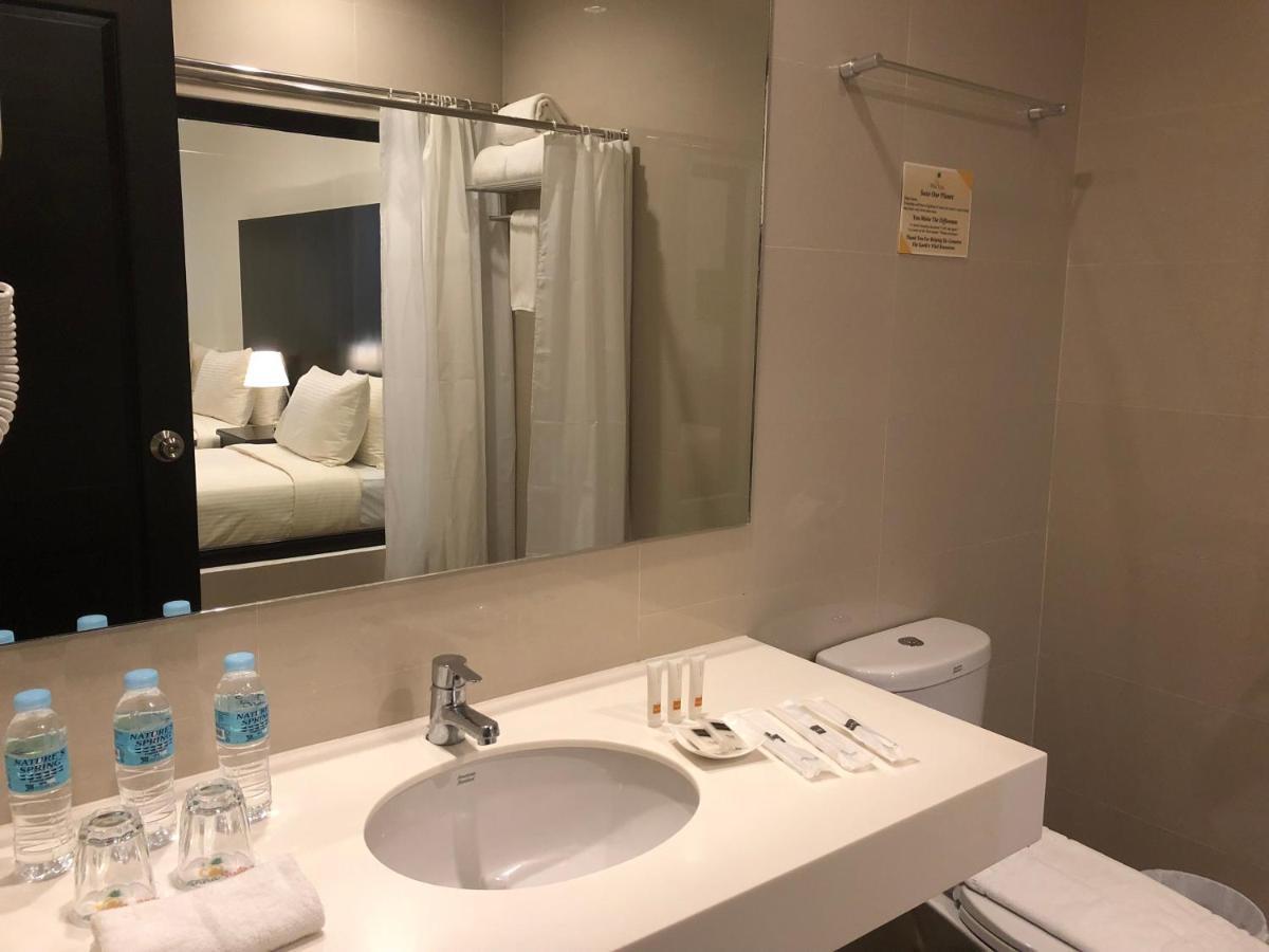 Pina Suites Ormoc Exterior foto