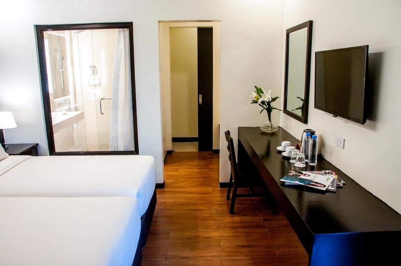 Pina Suites Ormoc Exterior foto